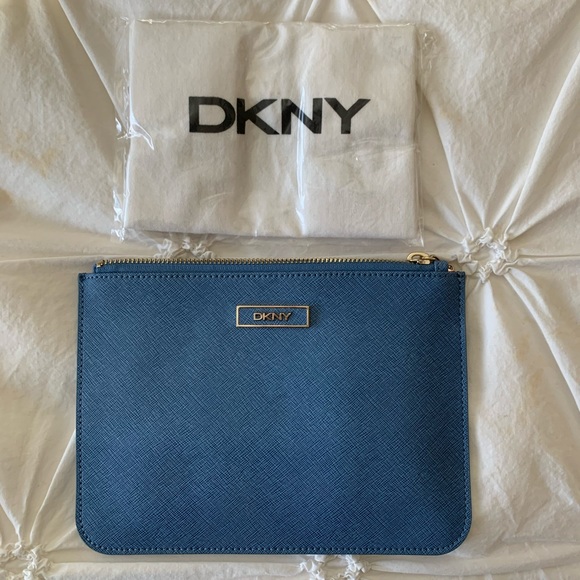 DKNY blue pouchđź’™